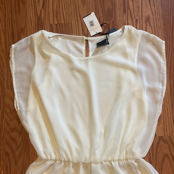 🆕 Bobeau Ivory Cap Sleeve Cinched Waist Layered Hem Blouse Size Small - Picture 2 of 11